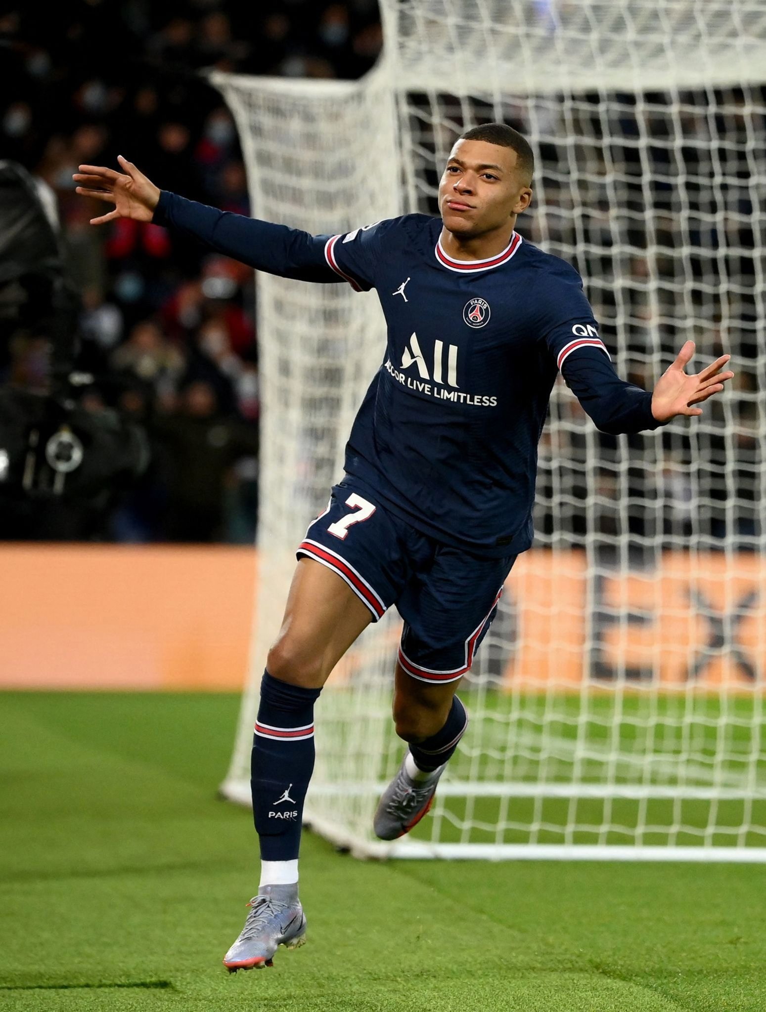 欧冠前一天换帅，布鲁日官方：前海港主帅莱科接手球队