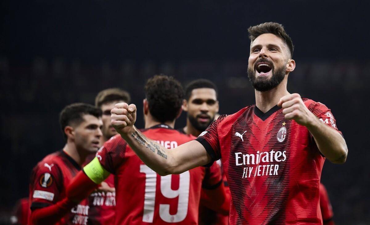 年轻中卫连续两场零失误，发挥稳健