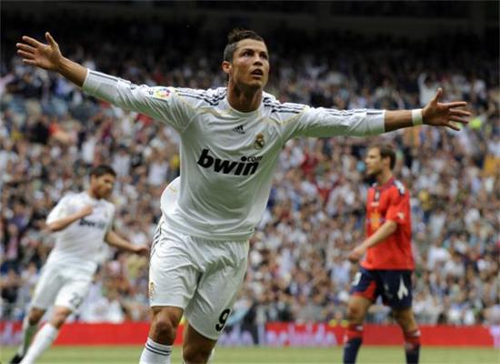 内蒙古多地滑雪场“开板”迎客，冬季旅游迅速升温