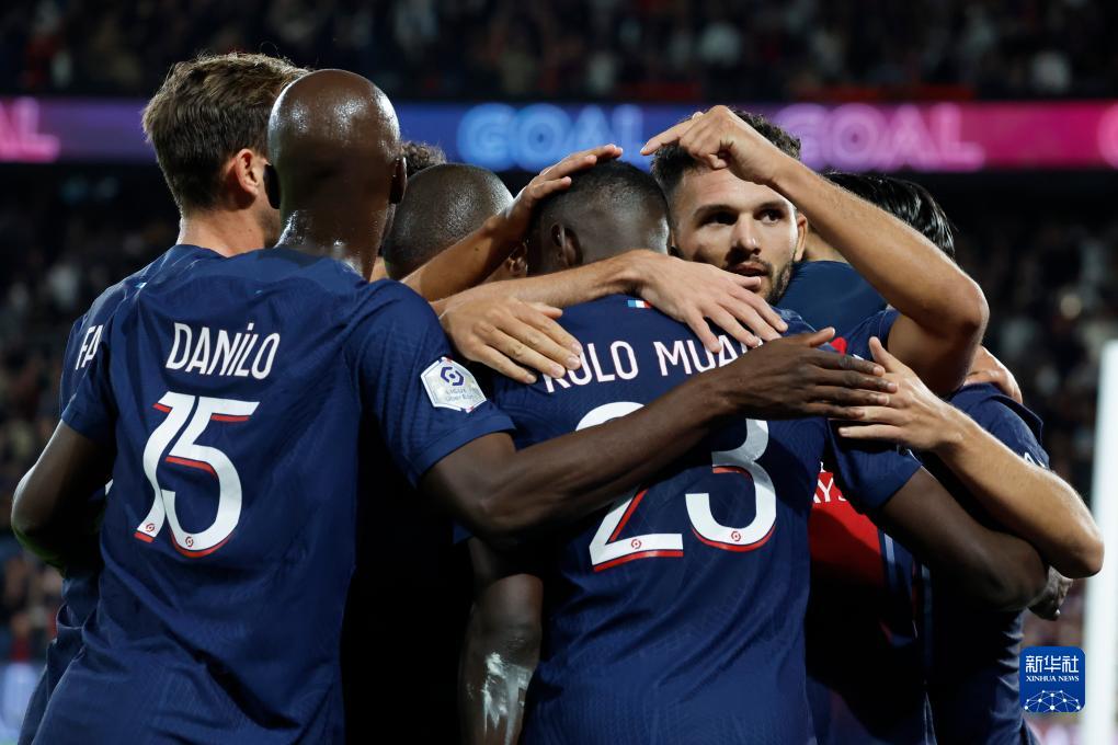 真正意义上的倒钩之王。很多其他球员所谓的倒钩其实...