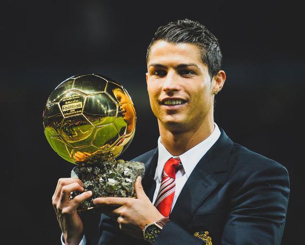 拉塞尔发ins祝贺诺里斯F1阿布扎比站夺冠