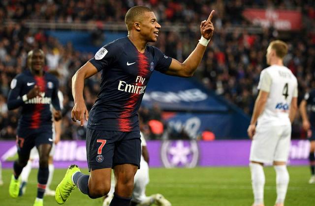 近8次代表西班牙出战正式比赛，奥亚萨瓦尔贡献7球6助攻